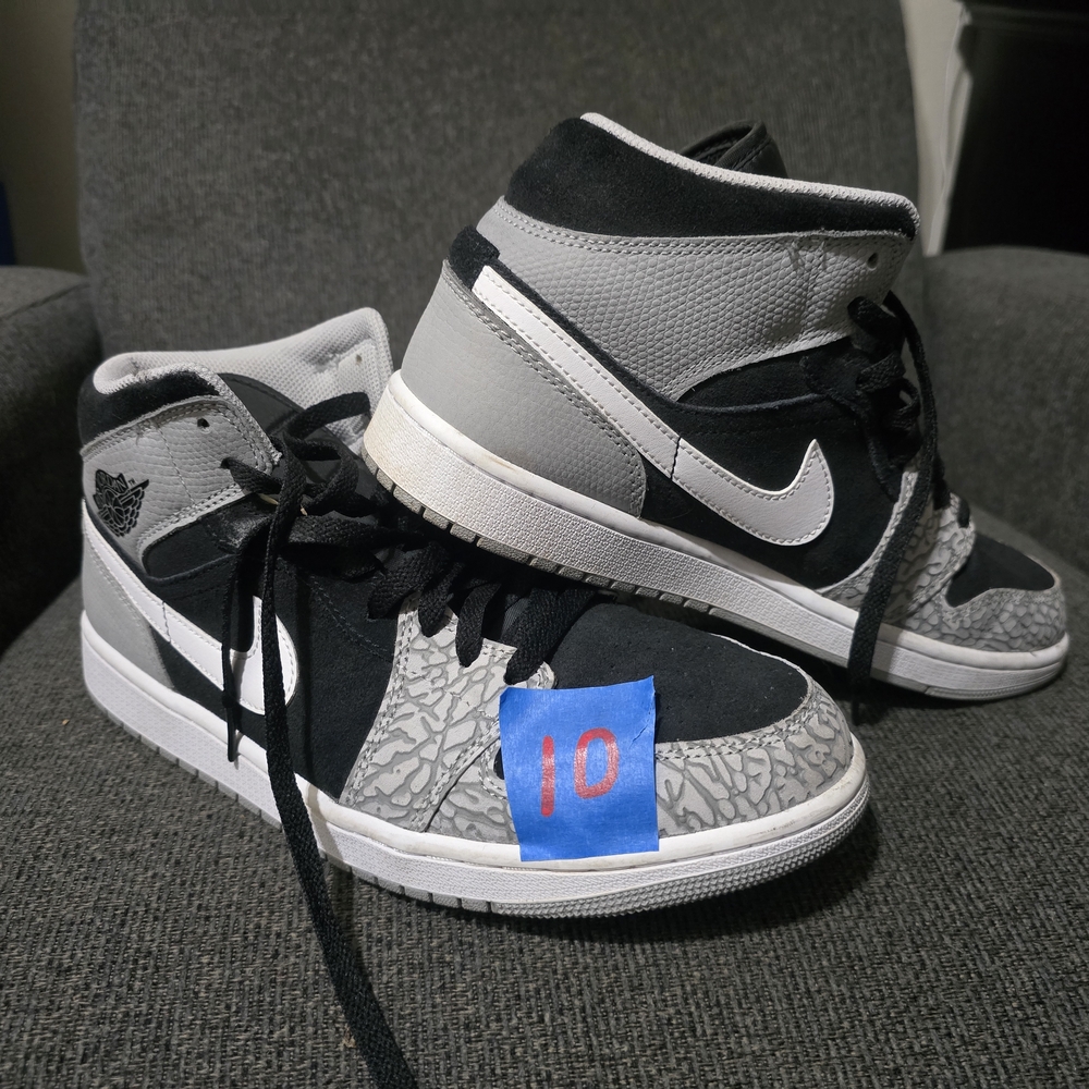 Jordan 1 Black and Gray Sneakers